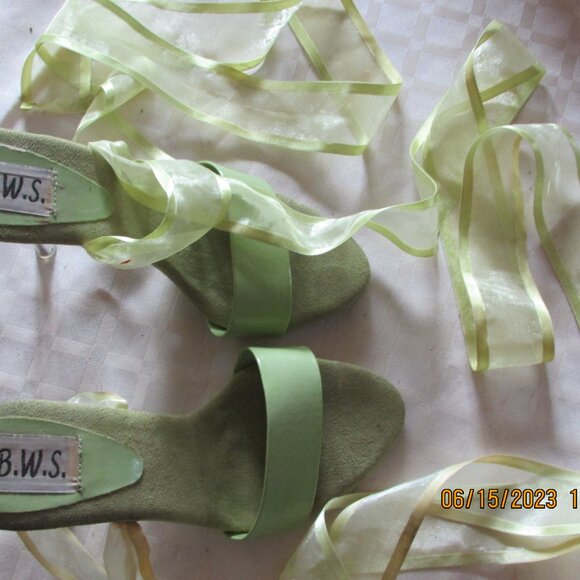 Sexy heels with satin ribbons hugging your leg, light lime green - Picture 2 of 6